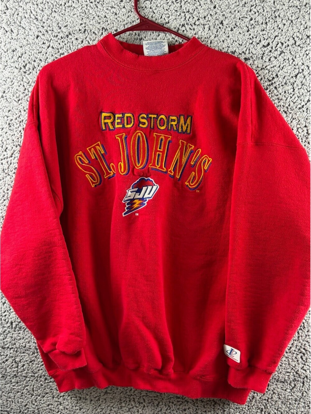Vintage St John's Red Storm Logo Athletic Sweatshirt Men's XL Embroidered NCAA